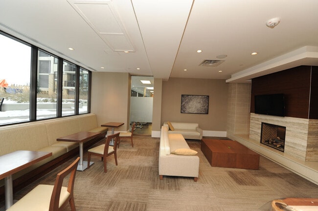 Photo du bâtiment - 222 Riverfront Ave SW