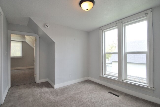Building Photo - 24 S 300 E