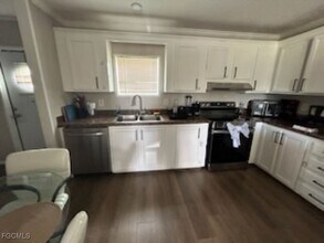 Building Photo - 651 Hunting Clb Ave