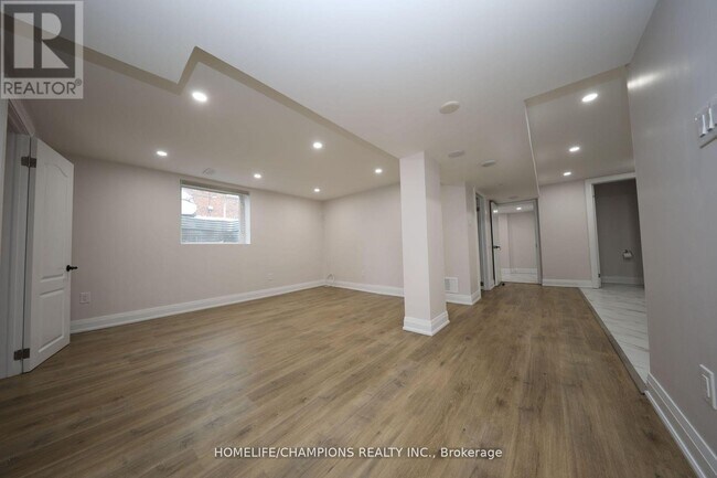 Photo du bâtiment - 24 Tansley Ave