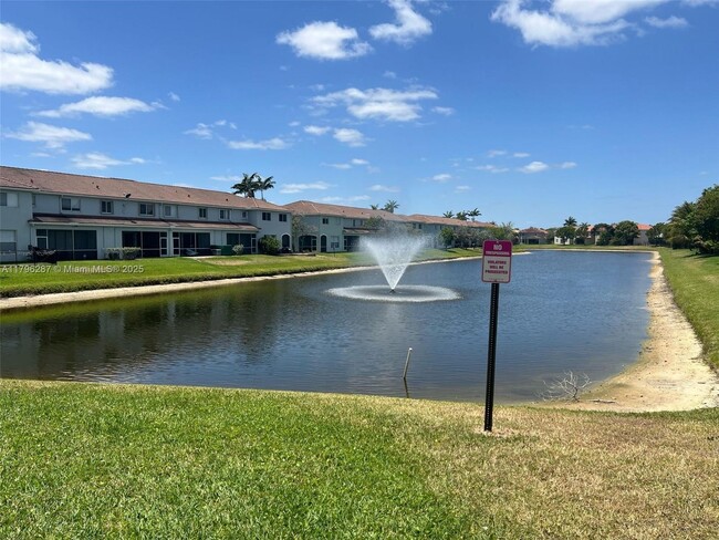 Foto del edificio - 2302 Center Stone Ln