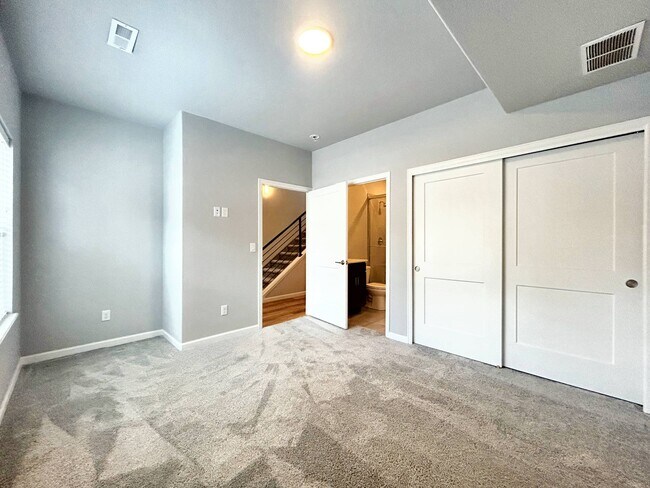 Building Photo - 4 E Saint Elmo Ave, Colorado Springs, CO 8...