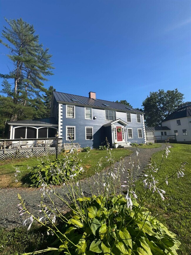 Foto del edificio - 651 River Rd