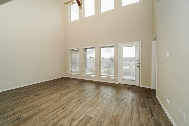 Foto del edificio - 441 Lacey Oak Lp