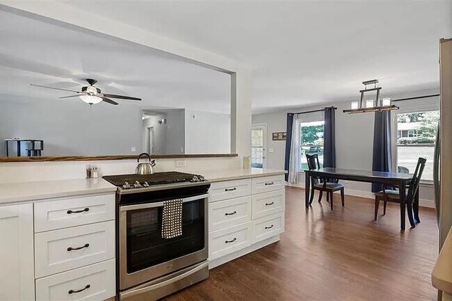 Foto del edificio - 2855 Old Carriage Dr SW