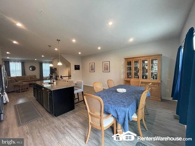 Building Photo - 2824 Shaws Rd