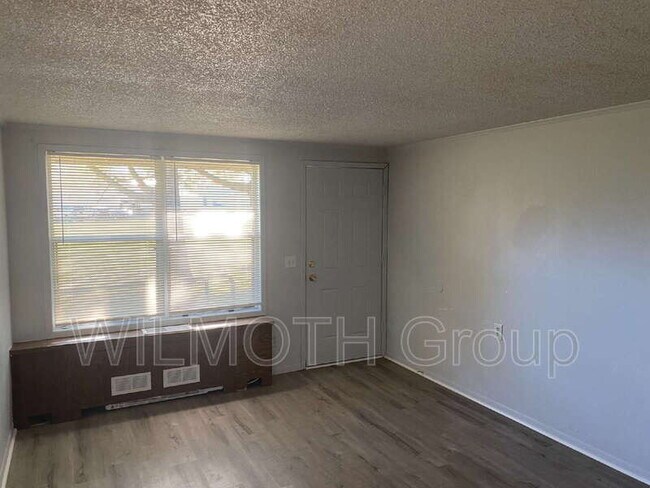 Foto del edificio - 2000 Indianapolis Rd