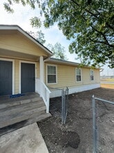 Building Photo - 303 Villareal St