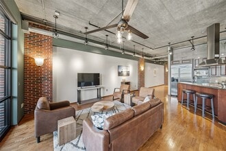 Building Photo - 505 Bastrop St