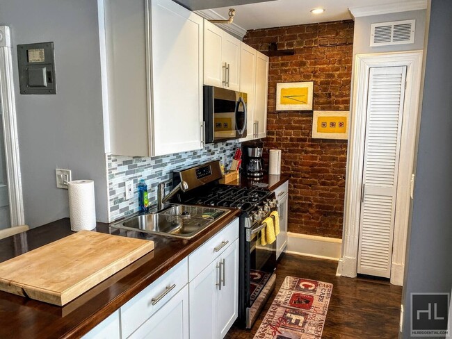 Building Photo - Short-Term Furnished 1 Bedroom In Bedford-...