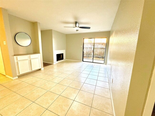 Building Photo - 9090 S Braeswood Blvd