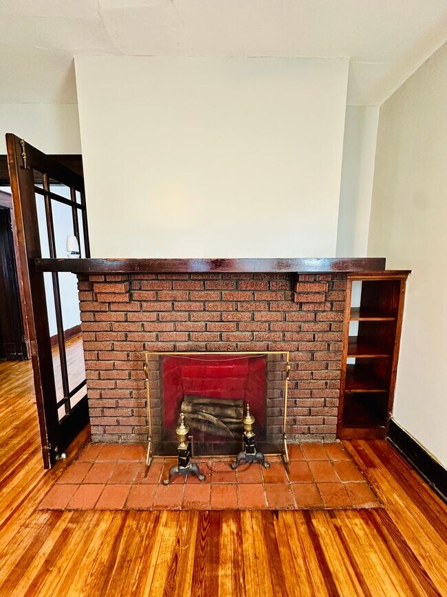 Foto del edificio - Adorable 2 bedroom home with two living ar...