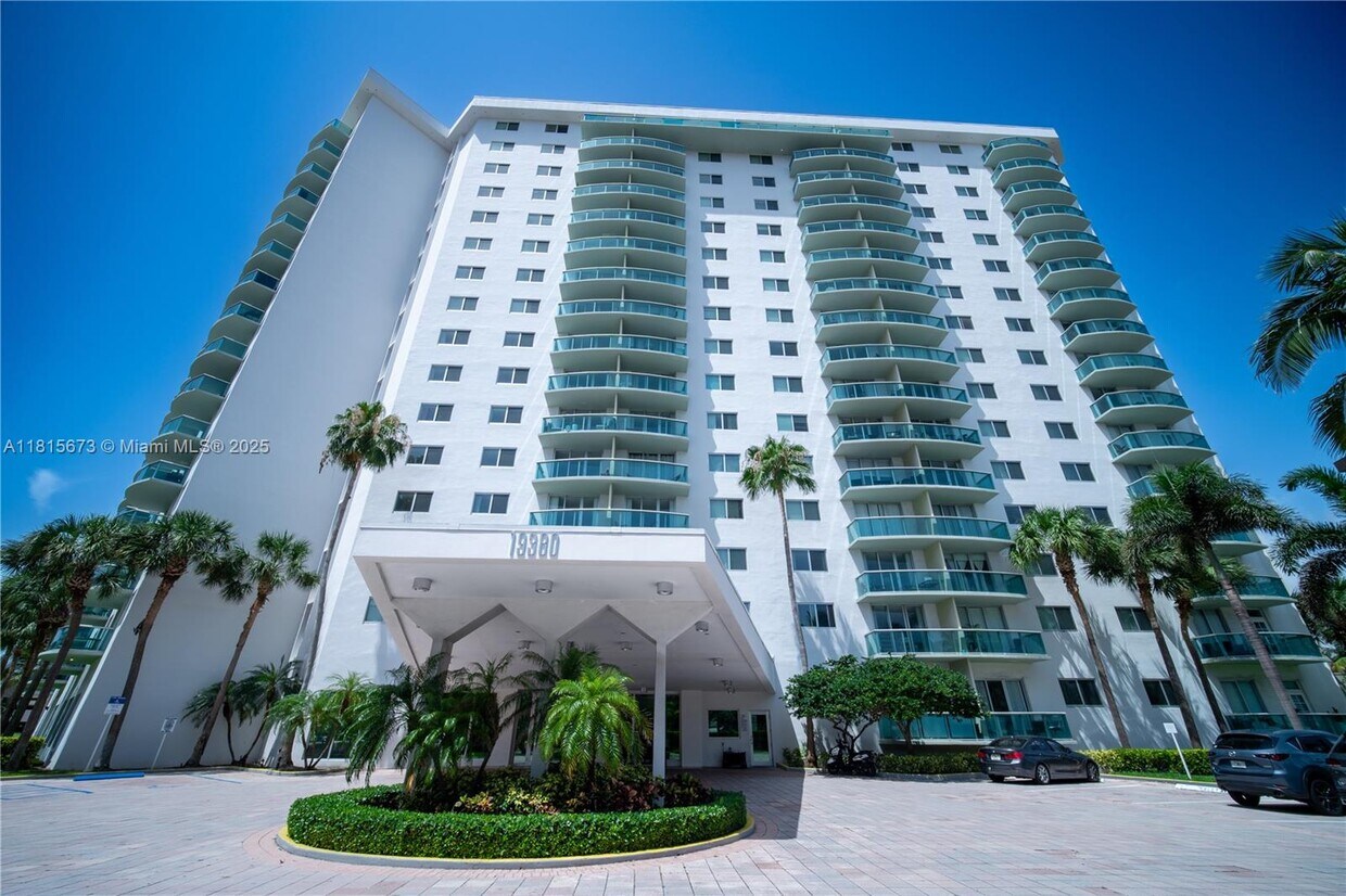 Primary Photo - 19380 Collins Ave