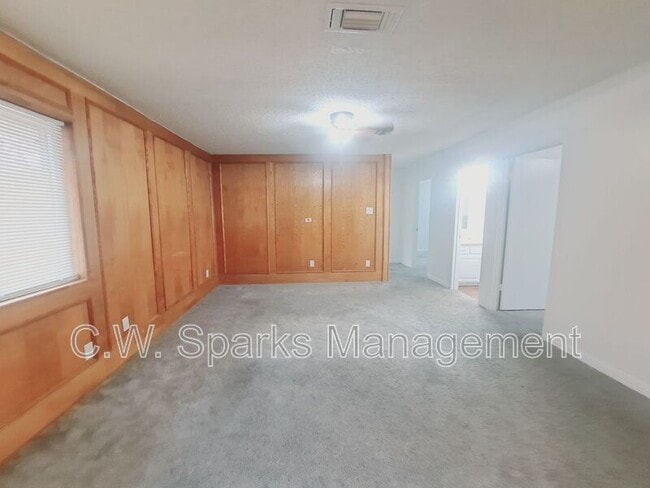 Building Photo - 852 Harvard Ln