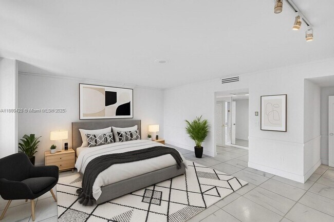 Foto del edificio - 5255 Collins Ave