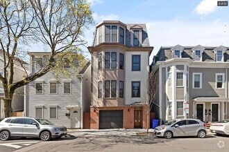 Building Photo - 447 W Fourth St