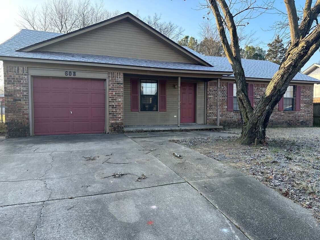 Come take a look at this 3bedroom 1.5bat... House Rental in