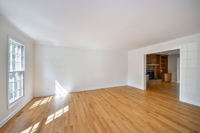 Foto del edificio - 825 Biltmore Ct