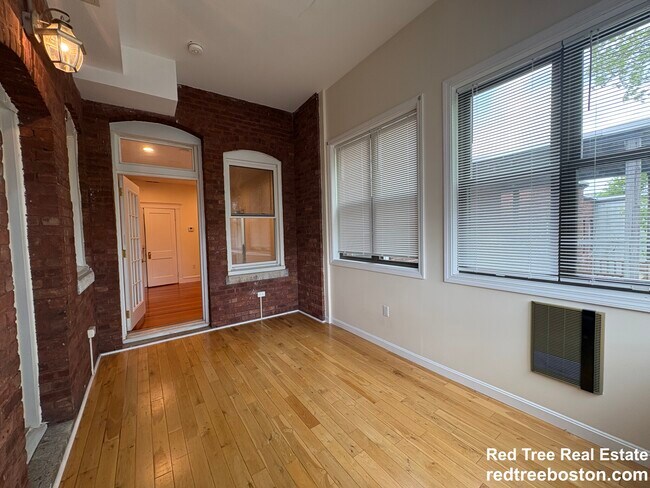 Foto del edificio - 191 Winthrop Rd