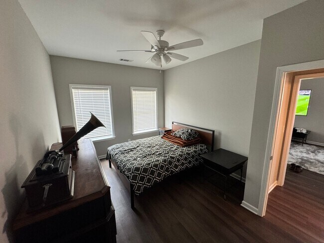 Foto del edificio - 1290 Providence Ln