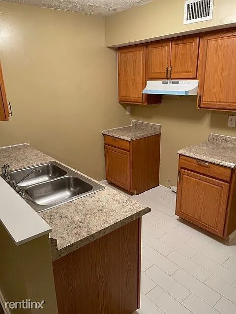 Foto del edificio - 8482 Pineverde Ln