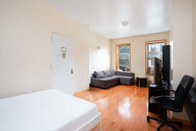Building Photo - 316 Suydam St