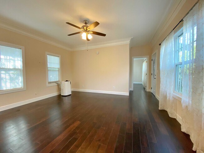Foto del edificio - 318 Belmont Ave