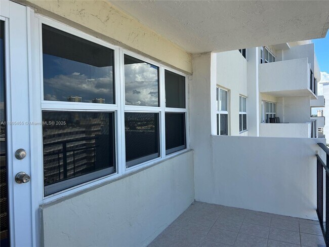 Foto del edificio - 401 Golden Isles Dr