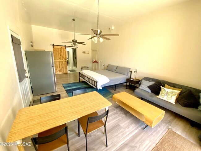 Foto del edificio - 2825 N Alvernon Way