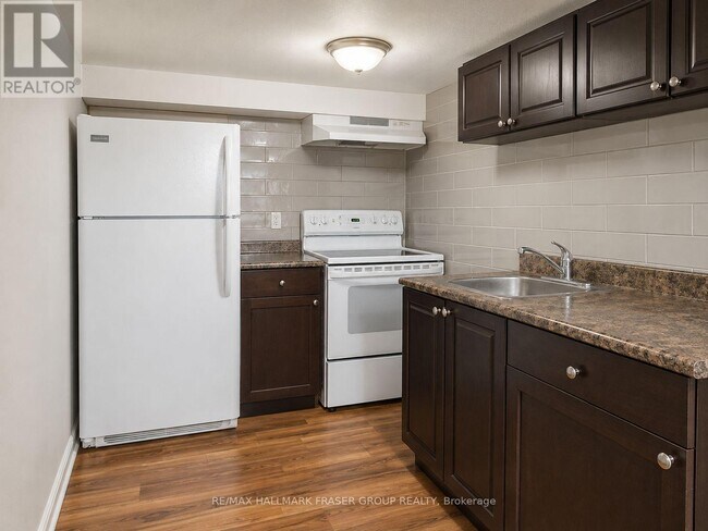 Photo du bâtiment - 373 Strathmore Blvd
