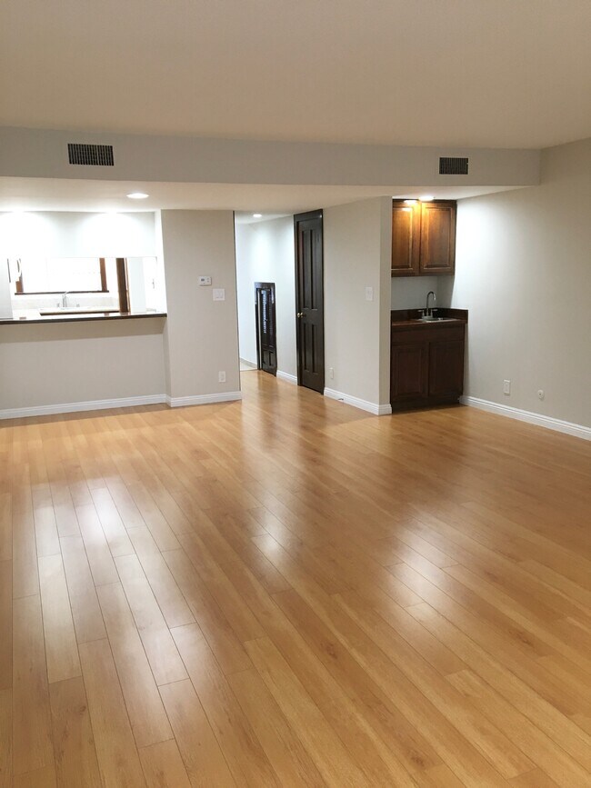 Foto del edificio - 624 E Cedar Ave