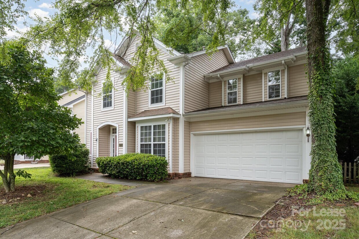 Foto principal - 6721 Charter Hills Rd