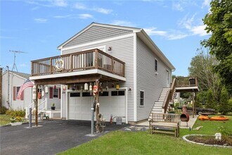 Building Photo - 127 Howland Ave