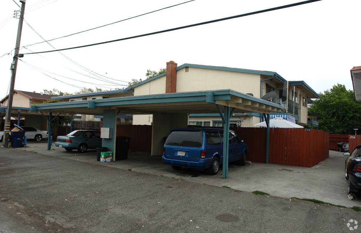 Primary Photo - 210-214 Westwood St