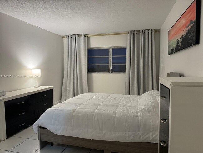 Foto del edificio - 2200 E Hallandale Beach Blvd