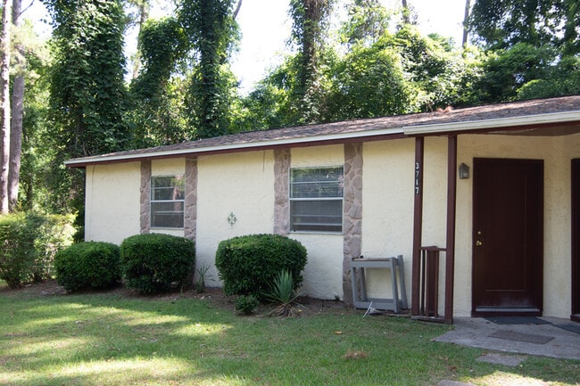 Building Photo - 3717 Maria Cir