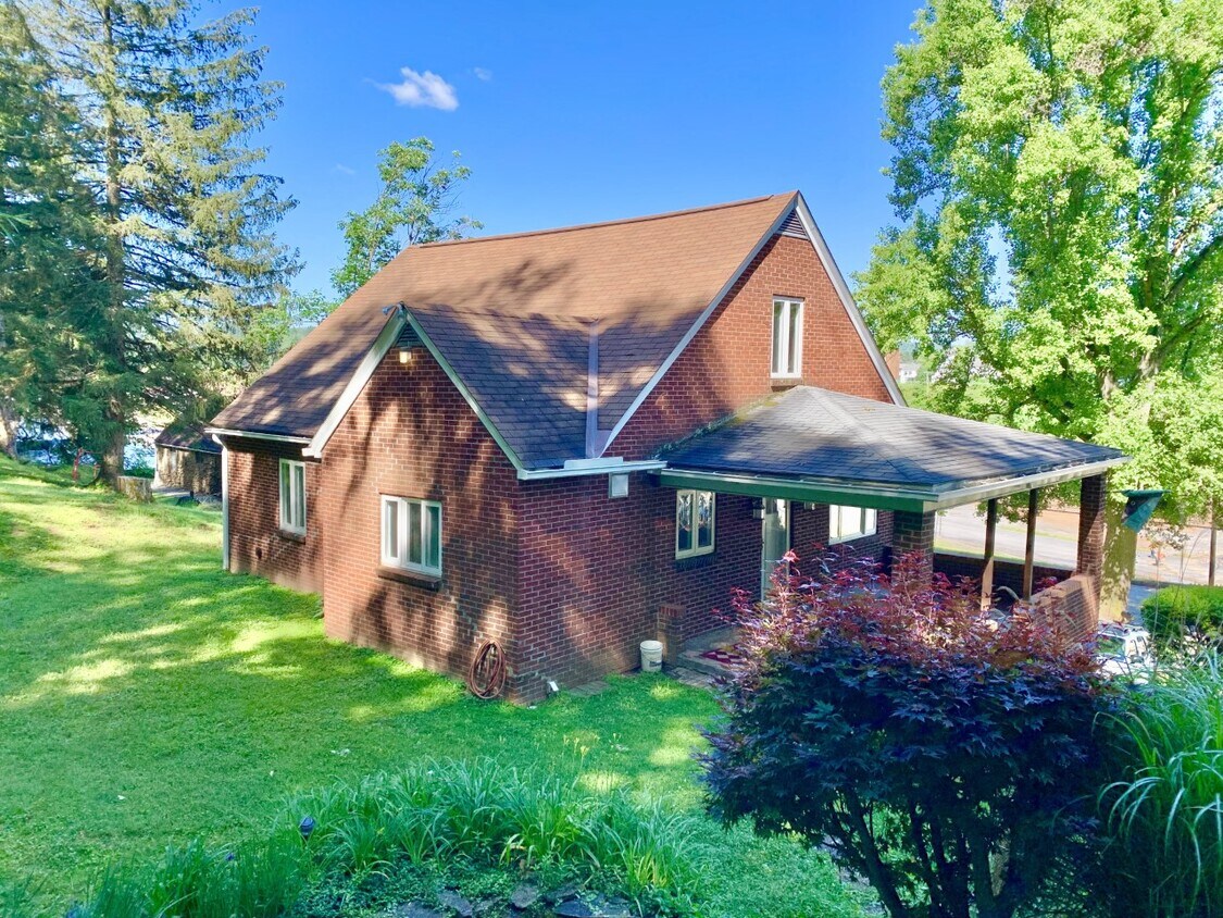 1409 Speedway Ave, Fairmont, WV 26554 House for Rent in Fairmont, WV