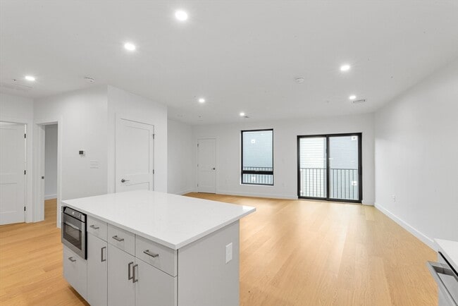 Building Photo - 256 Dorchester St