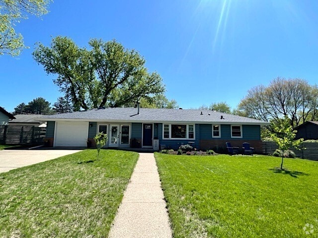 Building Photo - 530 Kelly Dr