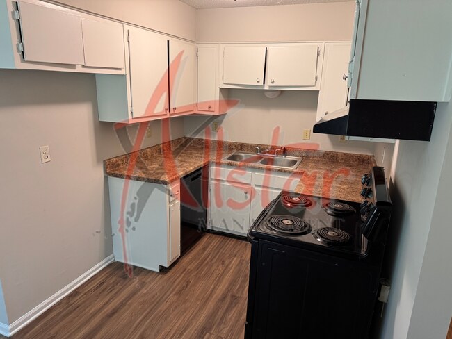 Foto del edificio - 6475 Forest Glen Dr