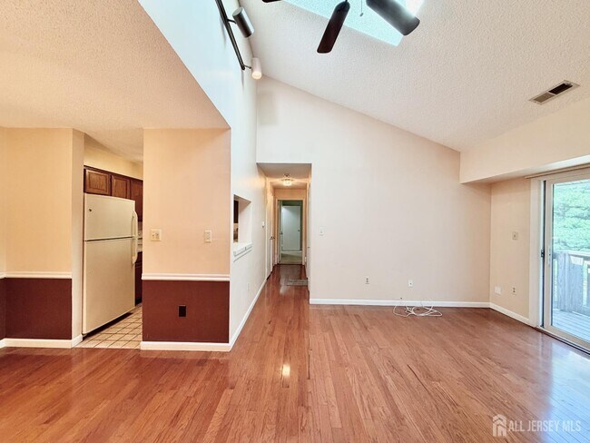 Foto del edificio - 2310 Ravens Crest Dr