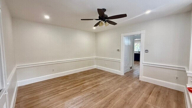 Foto del edificio - 225 Pleasant St