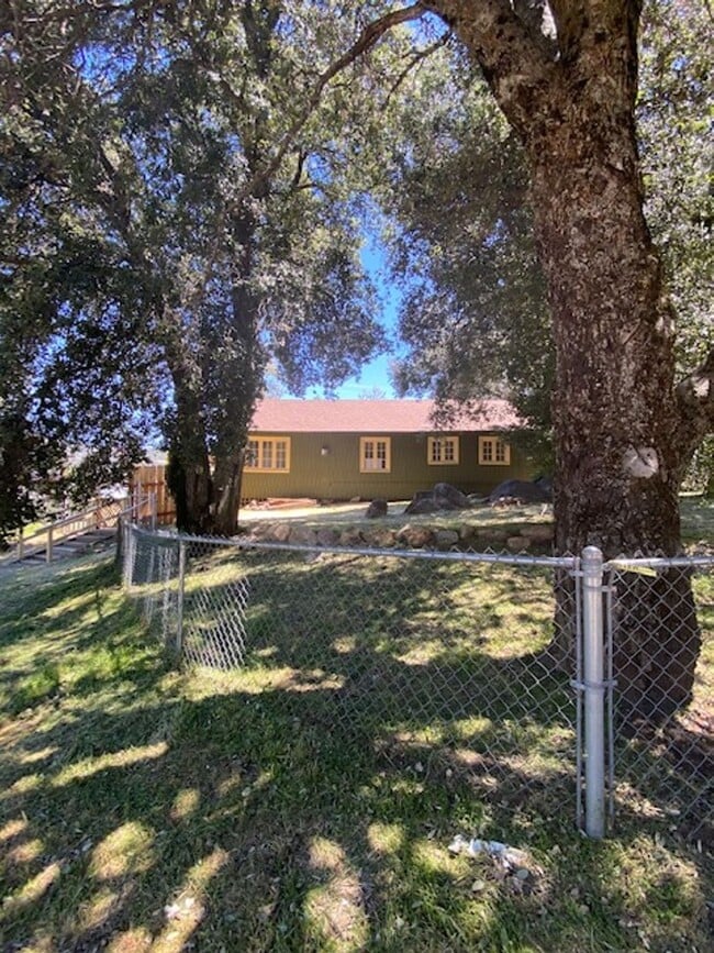 Building Photo - 7475 Pine Valley Rd