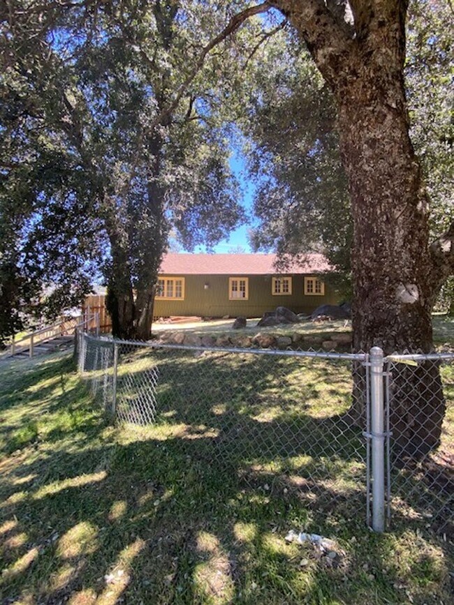Foto del edificio - 7475 Pine Valley Rd