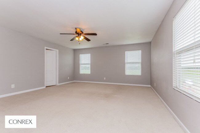 Building Photo - Gorgeous 2-Story home in Madison
