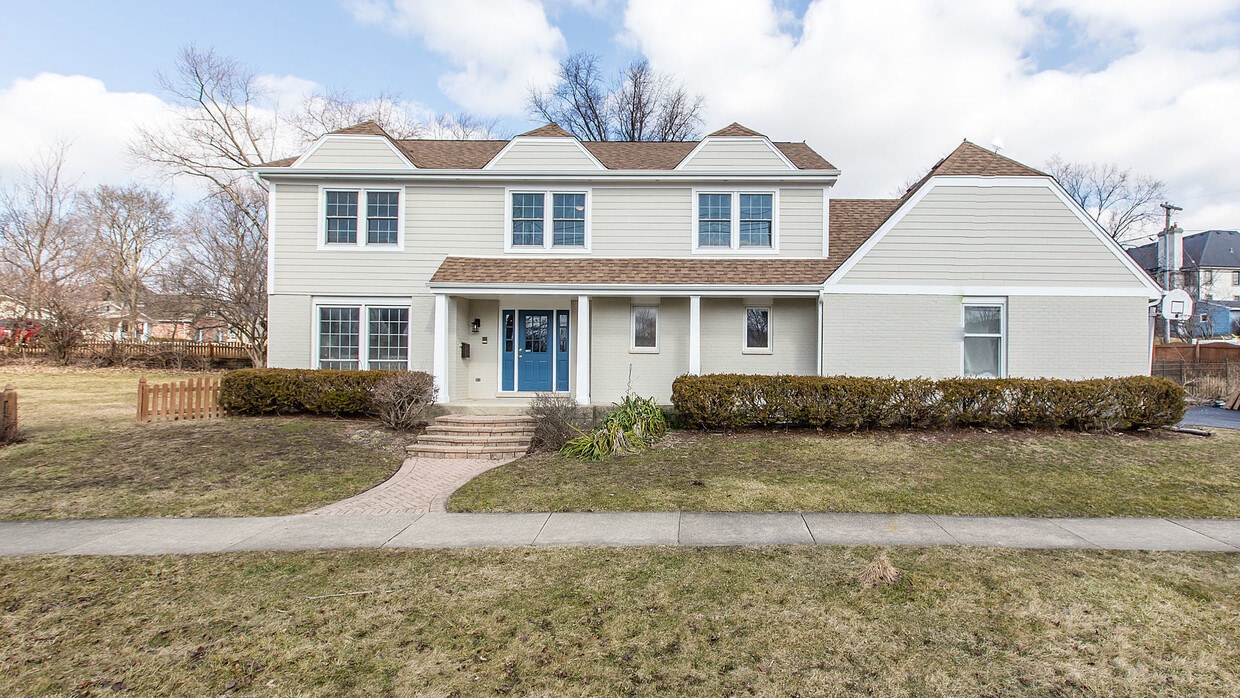 7 Woodstock Ave, Clarendon Hills, IL 60514 House Rental in Clarendon