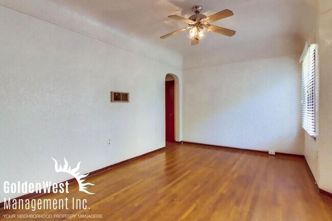 Building Photo - Bankers Hill Gated 1Bdm 1Ba Gem