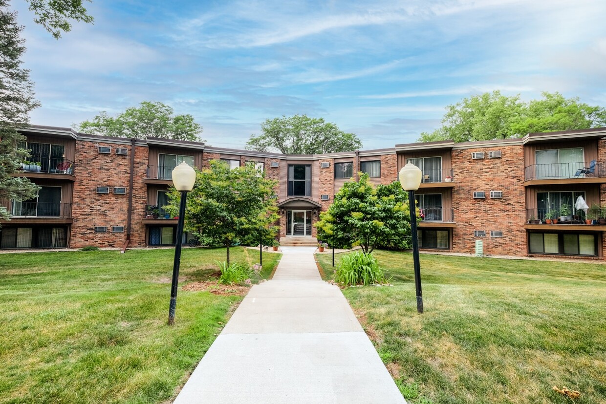 Primary Photo - Lakehill Apartments