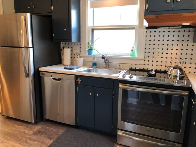 Building Photo - Coziest Home 3 blocks from Mayo Clinic