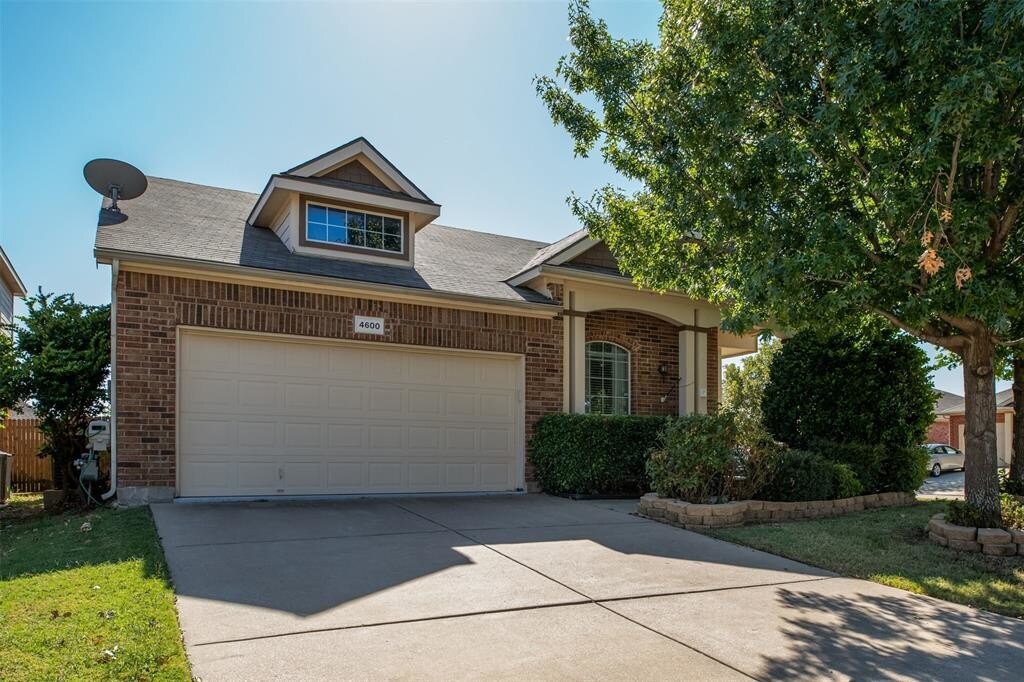 Foto principal - 4600 Golden Yarrow Dr